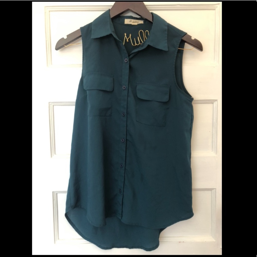 Green sleeveless button up top small forever 21